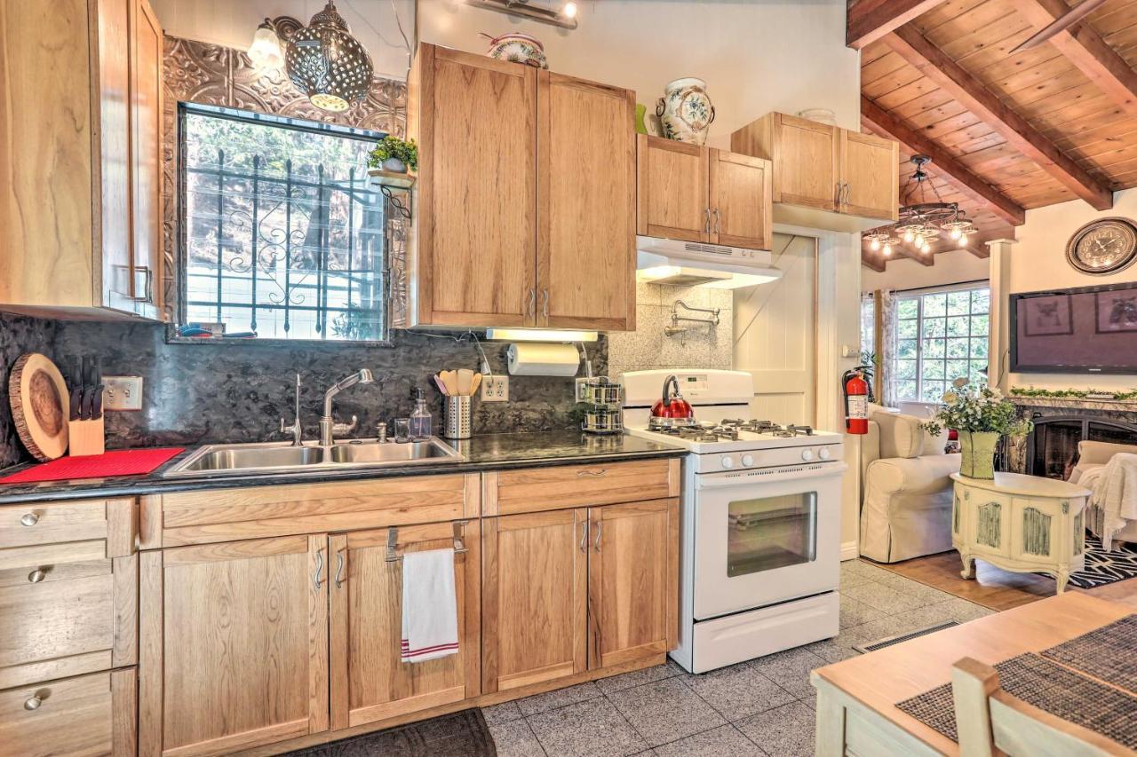Boho Crestline Cabin, 1 Mile To Lake Gregory! 외부 사진
